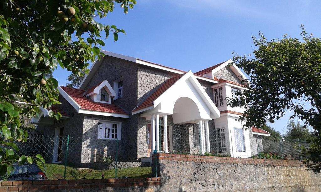 Villa with Garden View